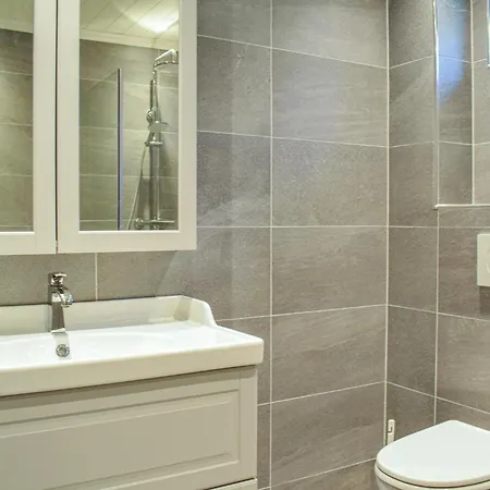 4 Bedroom Lovely In Strandebarm